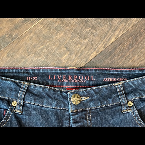 Liverpool Jeans dark wash  Astrid Crop Jeans - Picture 5 of 11